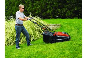 Аккумуляторная газонокосилка Black+Decker CLM3820L1