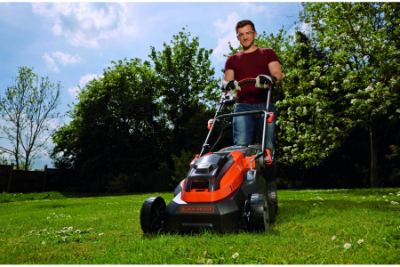 Аккумуляторная газонокосилка Black+Decker CLM3820L1